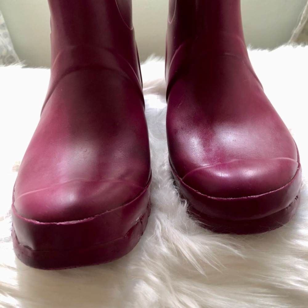 Tall Hunter Rain Boots, Size 9, Raspberry - Picture 12 of 13